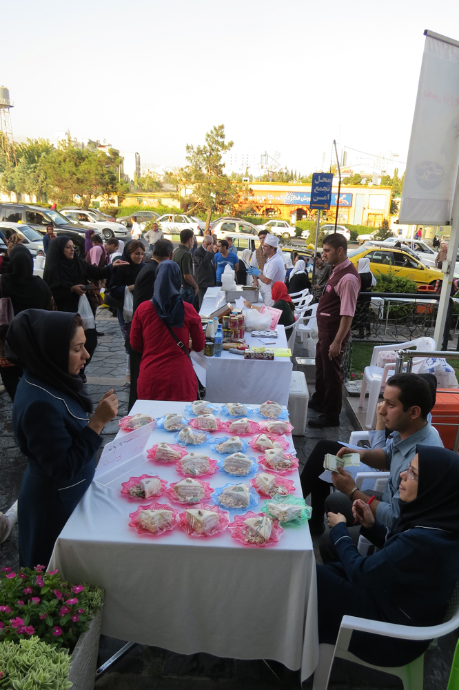گزارش تصويري پنجمین بازارچه خیريه مواد غذایی