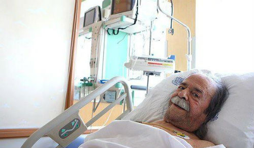 استاد محمد علی کشاورز در بیمارستان آتيه