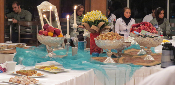 شب يلدا در خانواده آتيه