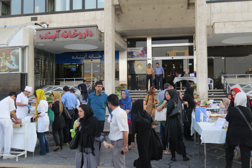گزارش تصويري پنجمین بازارچه خیريه مواد غذایی
